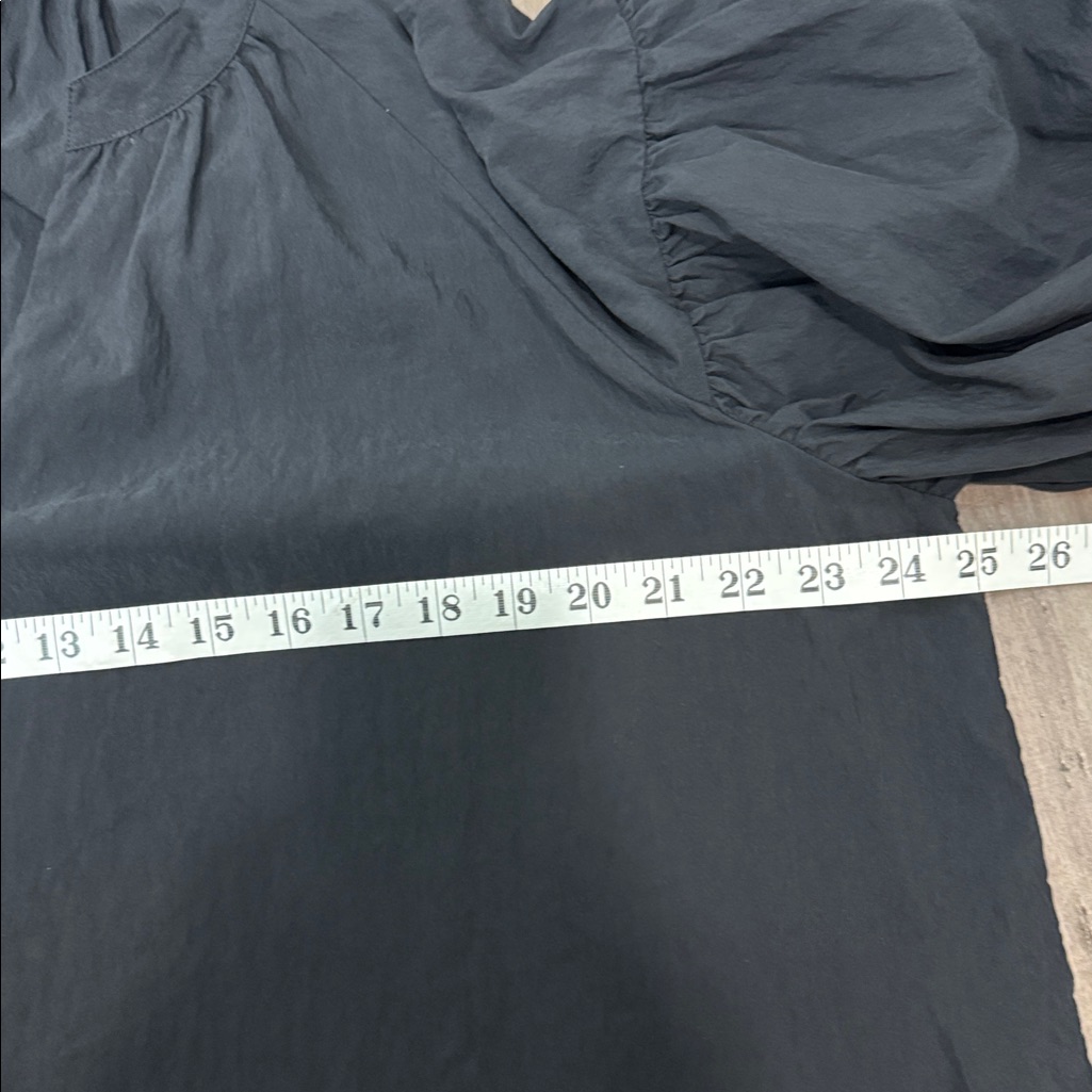 Fibflx Collarless V Neck T Shirt With Pleated Sleeves — image 7 of 8